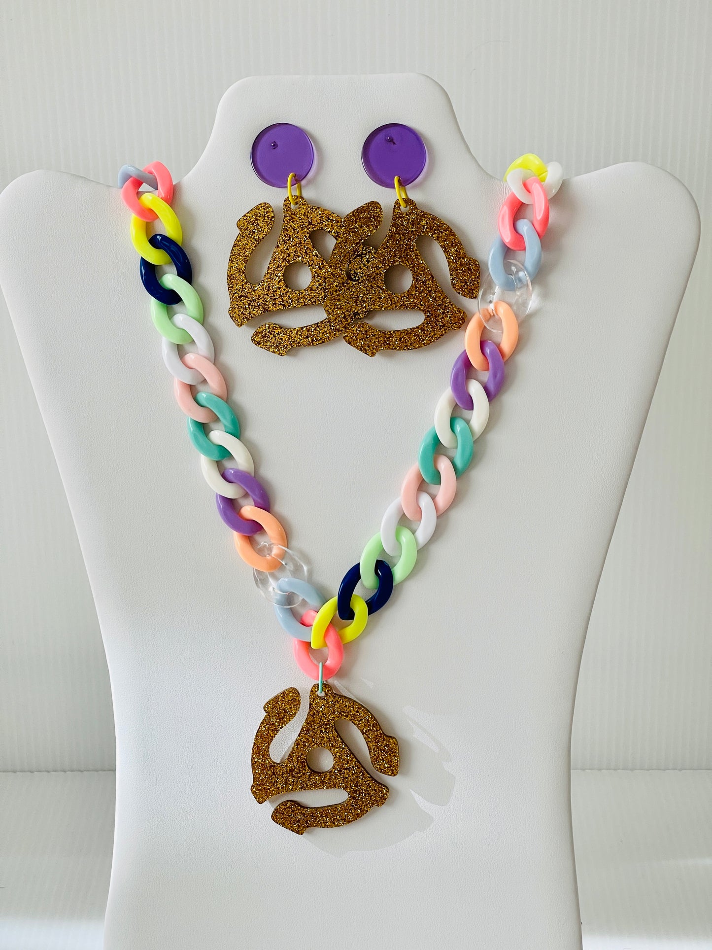 Jumbo Gold Glitter 45 Adapter Charm Set With Multi-Color Plastic Chonky Chain